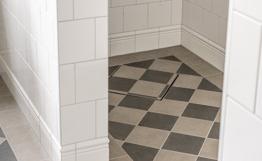 Golv: Stones Sabbia och Antracite Vägg: Evolution