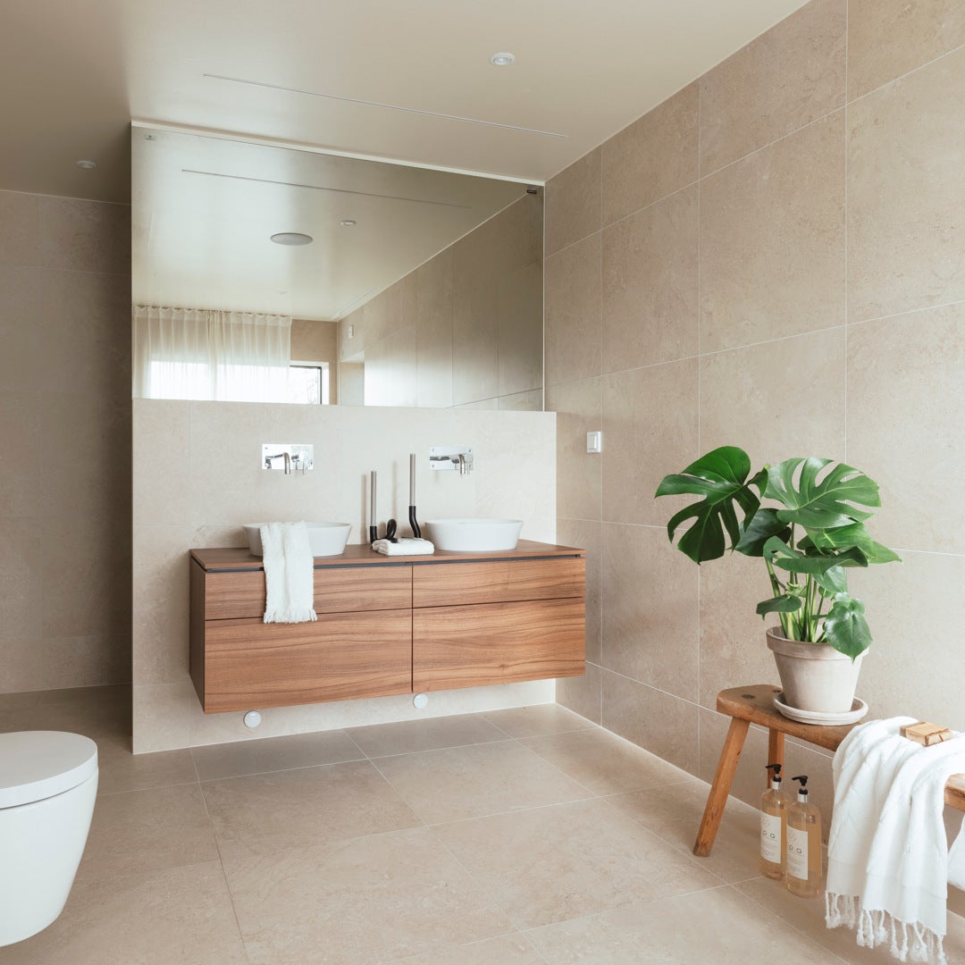 Hemma hos houseofmoller bad 1_Chalon Cream 3.jpg