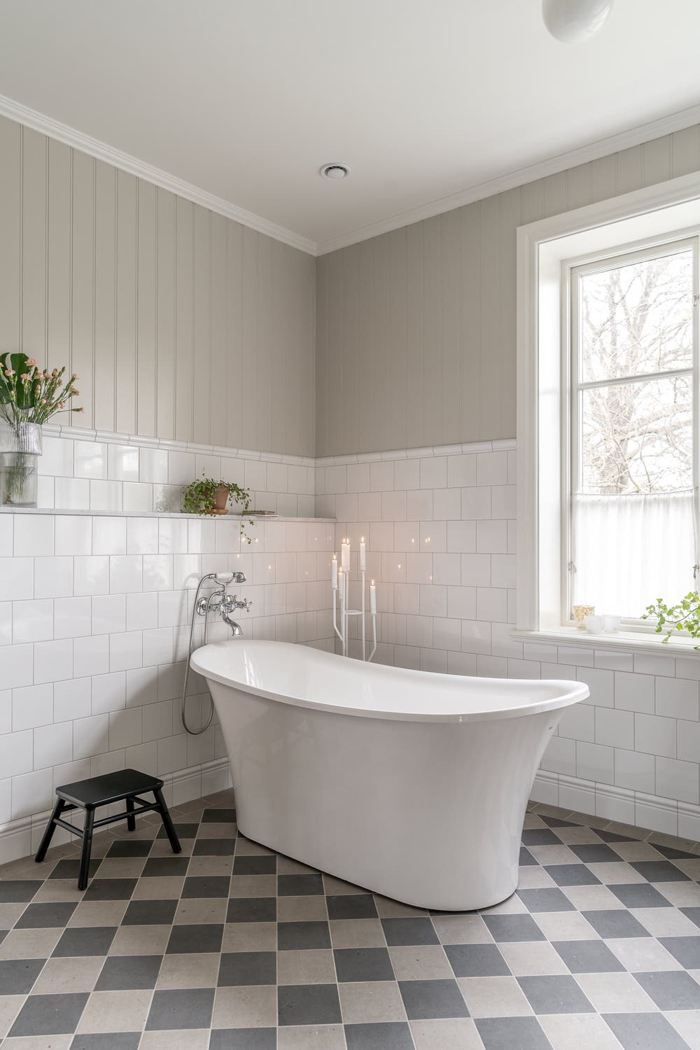 Vägg: Evolution Vit Golv: Stones Sabbia och Antracite