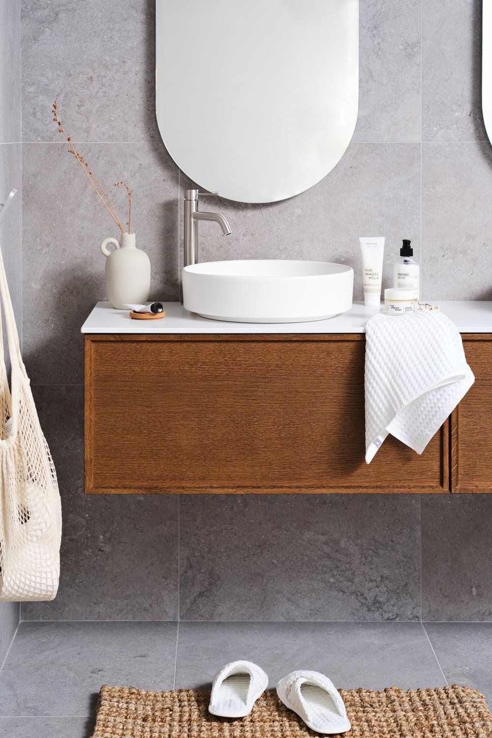 Chalon Grey. Badrumsmöbler från INR.